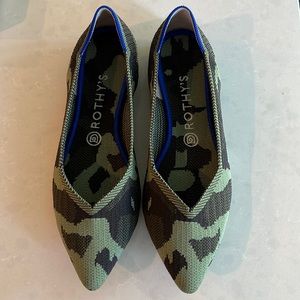 Size 9.5 Women’s camo Rothy’s